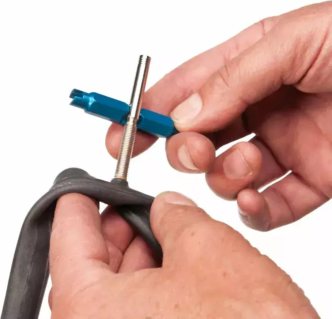 Park Tool VC-1 Venttiilityökalu Sielun Irroitukseen 4 Park Tool VC-1 Venttiilityökalu Sielun Irroitukseen - Image 2