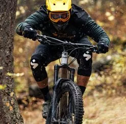 Sweet Protection Knee Guards Polvisuojat -MAASTOPYÖRÄT myymälä 835011 Knee Guards BLACK MODEL 3 Sweetprotection