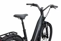 Specialized Turbo Como 4.0 IGH -MAASTOPYÖRÄT myymälä 90422 40 COMO 40 IGH CSTBLK SILREFL D1 POV