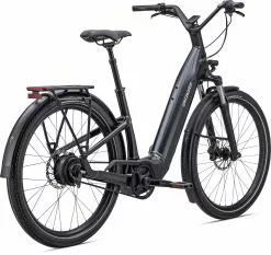 Specialized Turbo Como 4.0 IGH -MAASTOPYÖRÄT myymälä 90422 40 COMO 40 IGH CSTBLK SILREFL RDSQ