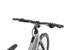 Specialized Turbo Vado SL 5.0 Step-Through EQ -MAASTOPYÖRÄT myymälä 93921 31 VADO SL 50 ST EQ BRSH BLKREFL D2 BAR