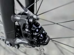 Trek Allant+ 8S (2023) -MAASTOPYÖRÄT myymälä AllantPlus8S 21 30255 B Alt10