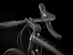 Trek Domane AL 5 Disc (2022) -MAASTOPYÖRÄT myymälä DomaneAL5Disc 21 33086 A Alt3