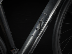 Trek Domane SL 7 Gen 3 (2023) 17 Trek Domane SL 7 Gen 3 (2023) -MAASTOPYÖRÄT myymälä DomaneSL7 22 35333 A Alt2 1