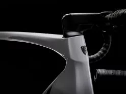 Trek Domane SL 7 Gen 4 (2023) 19 Trek Domane SL 7 Gen 4 (2023) -MAASTOPYÖRÄT myymälä DomaneSL7 23 36153 A Alt4