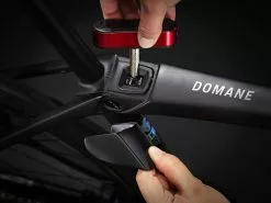 Trek Domane SLR 7 AXS Gen 4 (2023) -MAASTOPYÖRÄT myymälä DomaneSLR7eTap 23 37356 A Alt7