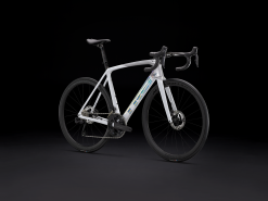 Trek Émonda SL 7 (2023) -MAASTOPYÖRÄT myymälä EmondaSL7 22 35046 B Portrait 1