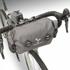 Geosmina Handlebar Bag -MAASTOPYÖRÄT myymälä handlebarbag bikepacking front 1