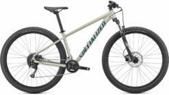 Specialized Rockhopper Sport 29 (2022) 17 Specialized Rockhopper Sport 29 (2022) -MAASTOPYÖRÄT myymälä 2022 Specialized Rockhopper Sport 29 Gloss White Mountains Dusty Turquoise scaled 1