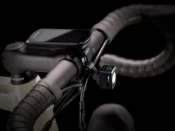 Trek Domane AL 4 Disc (2023) -MAASTOPYÖRÄT myymälä DomaneAL4Disc 21 33085 C Accessory1