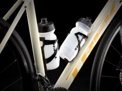 Trek Domane AL 4 Disc (2023) -MAASTOPYÖRÄT myymälä DomaneAL4Disc 21 33085 C Accessory2