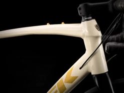 Trek Domane AL 4 Disc (2023) -MAASTOPYÖRÄT myymälä DomaneAL4Disc 21 33085 C Alt2