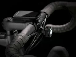 Trek Domane AL 5 Disc (2022) 23 Trek Domane AL 5 Disc (2022) -MAASTOPYÖRÄT myymälä DomaneAL5Disc 21 33086 A Accessory1