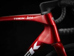 Trek Domane SLR 7 Gen 4 (2023) 26 Trek Domane SLR 7 Gen 4 (2023) -MAASTOPYÖRÄT myymälä DomaneSLR7 23 37059 B Alt4