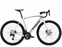 Trek Domane SLR 7 Gen 4 (2023) 40 Trek Domane SLR 7 Gen 4 (2023) -MAASTOPYÖRÄT myymälä DomaneSLR7 23 37059 C Primary