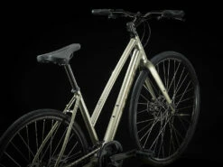 Trek FX 1 Disc Stagger (2023) -MAASTOPYÖRÄT myymälä FX1StaggerDisc 22 35002 A Alt1