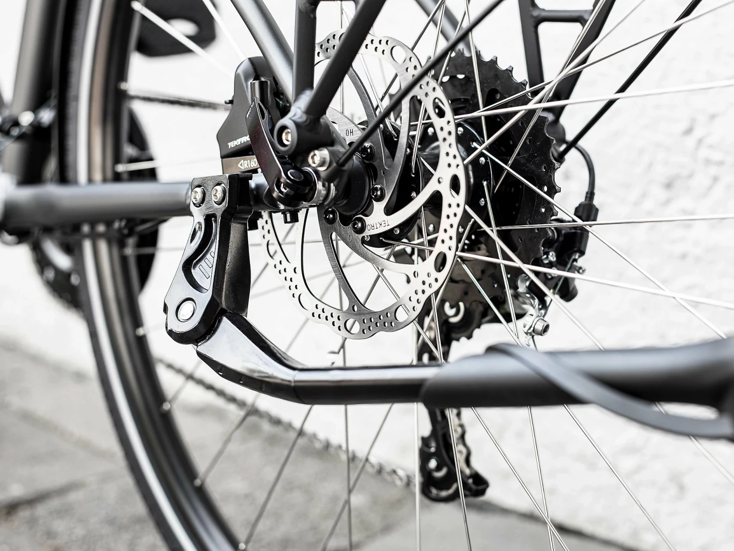 Trek FX 2 Disc Equipped (2023) 9 Trek FX 2 Disc Equipped (2023) - Image 7