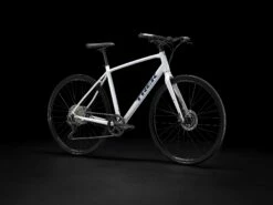Trek FX 3 Disc (2023) 27 Trek FX 3 Disc (2023) -MAASTOPYÖRÄT myymälä FX3Disc 22 35021 D Portrait