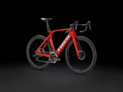 Trek Madone SLR 9 ETap Gen 7 (2023) 22 Trek Madone SLR 9 ETap Gen 7 (2023) -MAASTOPYÖRÄT myymälä MadoneSLR9eTap 23 37420 B Portrait