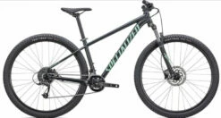 Specialized Rockhopper Sport 29 (2022) 21 Specialized Rockhopper Sport 29 (2022) -MAASTOPYÖRÄT myymälä rockhopper sport 29 mtb saspecialized 2022 satin forest oasis